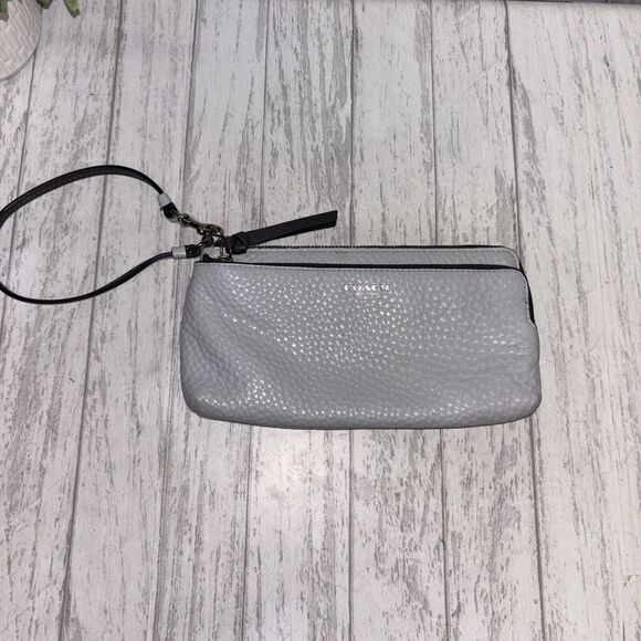 Womens Coach Bleeker Pebbled Leather Wristlet EUC - Picture 1 of 7